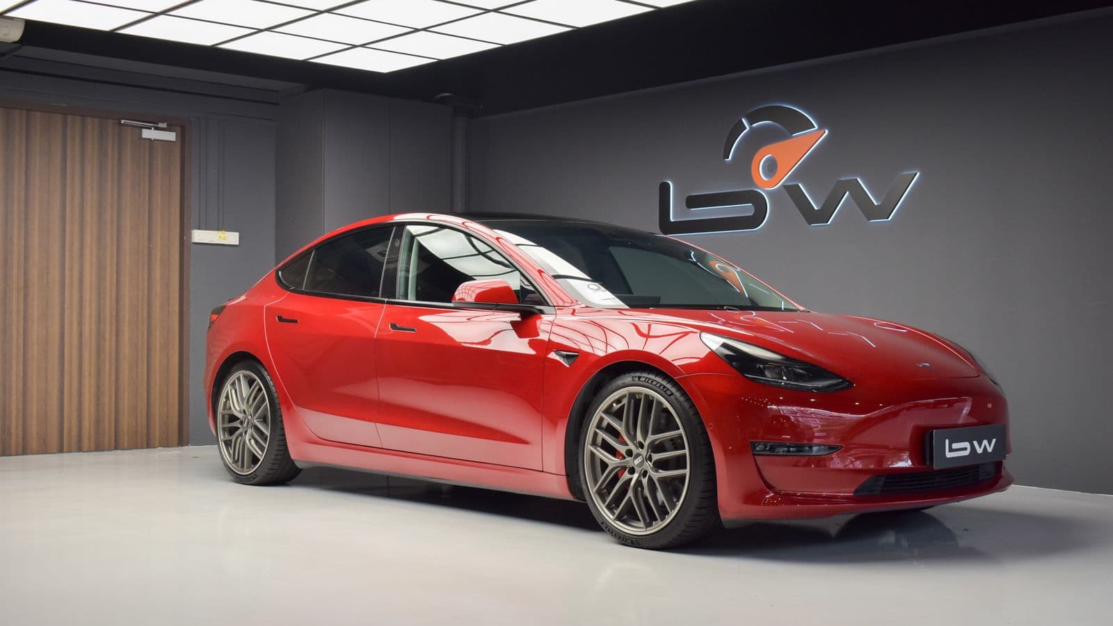 Tesla Model 3 photo 1