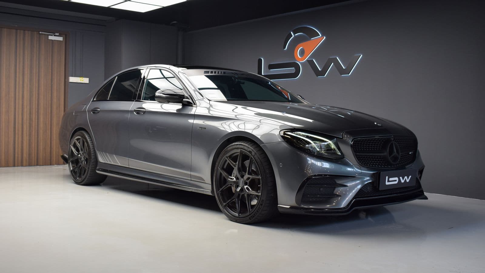 Mercedes-Benz E-Class photo 1