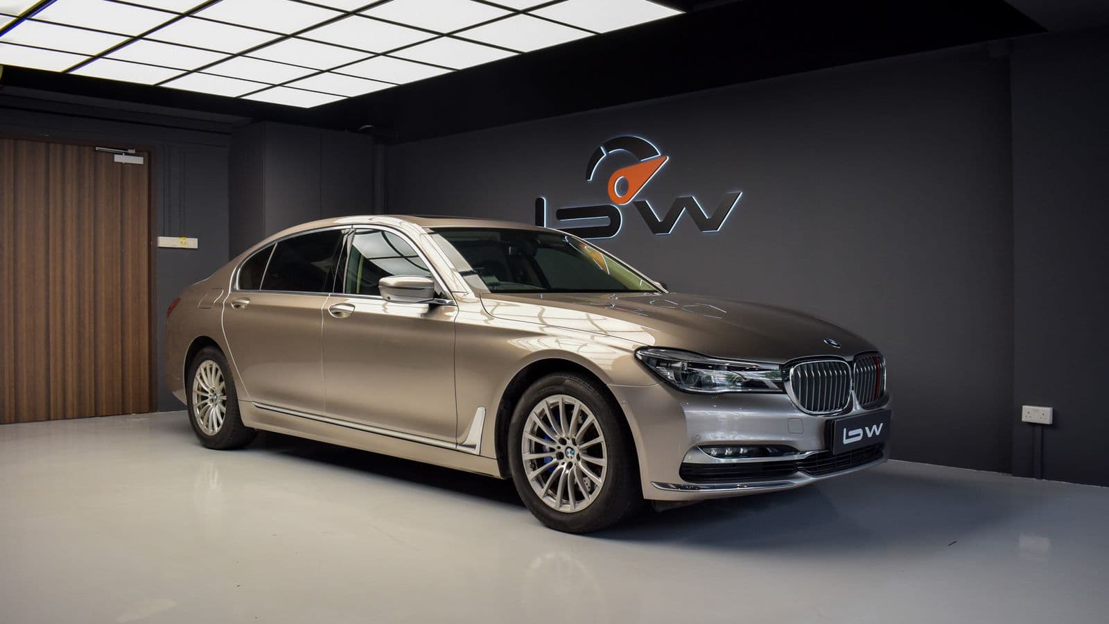 BMW 7 Series photo 1