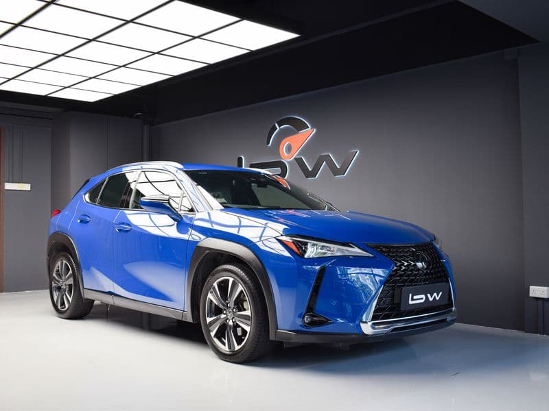 Lexus UX200 photo 1