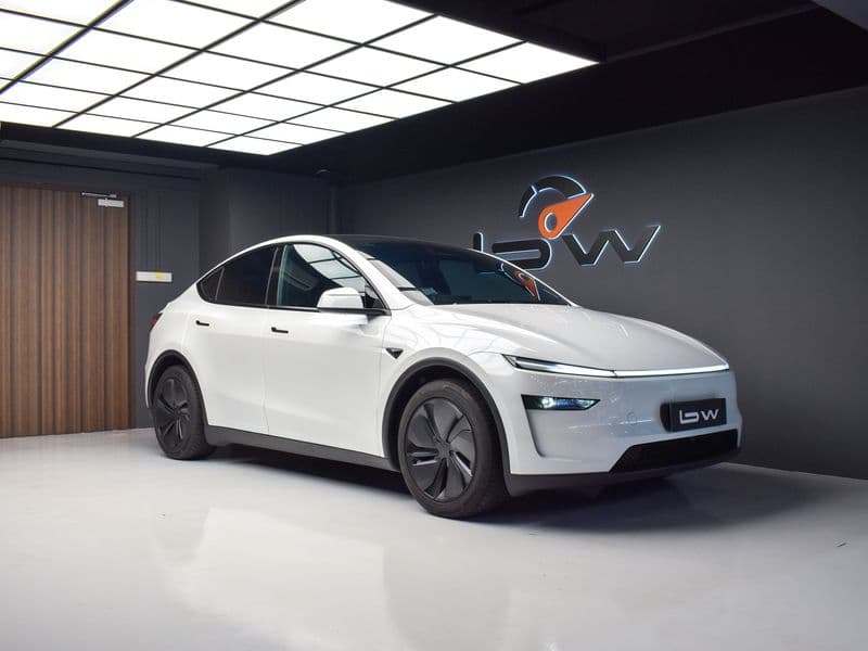 Tesla Model Y photo 1