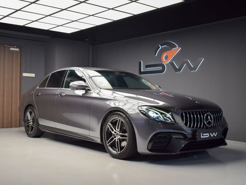 Mercedes-Benz E-Class photo 1