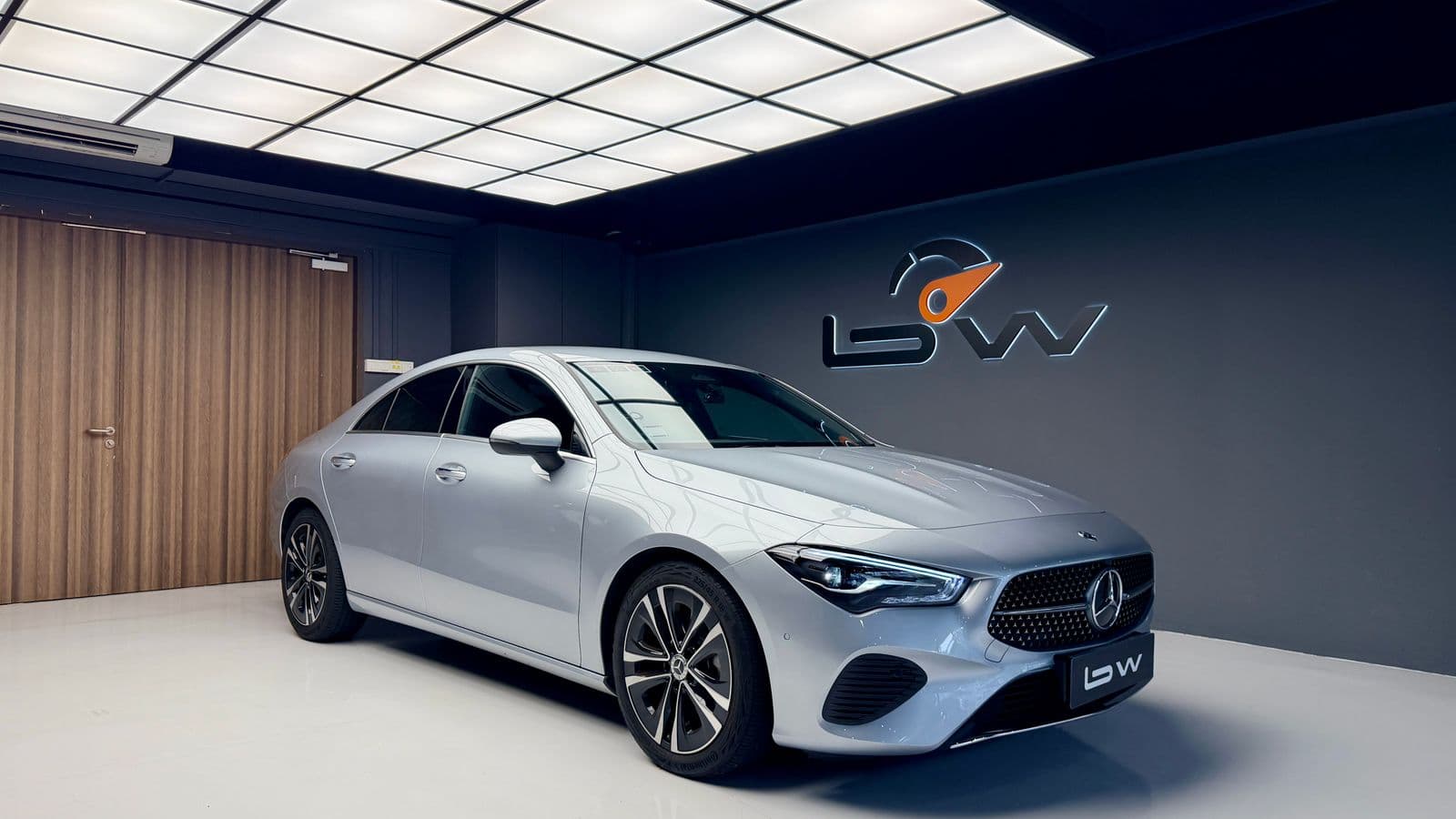Mercedes-Benz CLA-Class photo 1